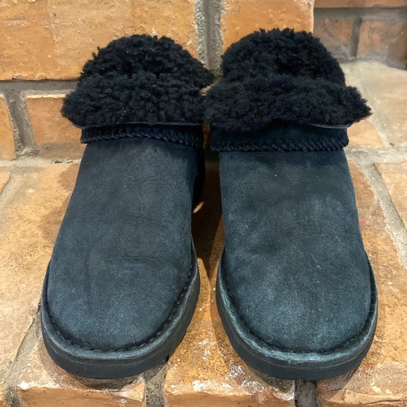 UGG McKay Boot - Size 6 - Picture 3 of 13